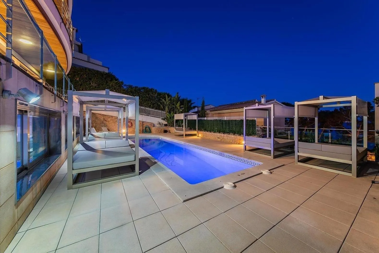 度假居 Atemberaubende Villa Mit Whirlpool, Beheiztem Pool Und Meerblick In Aucanada Alcanada