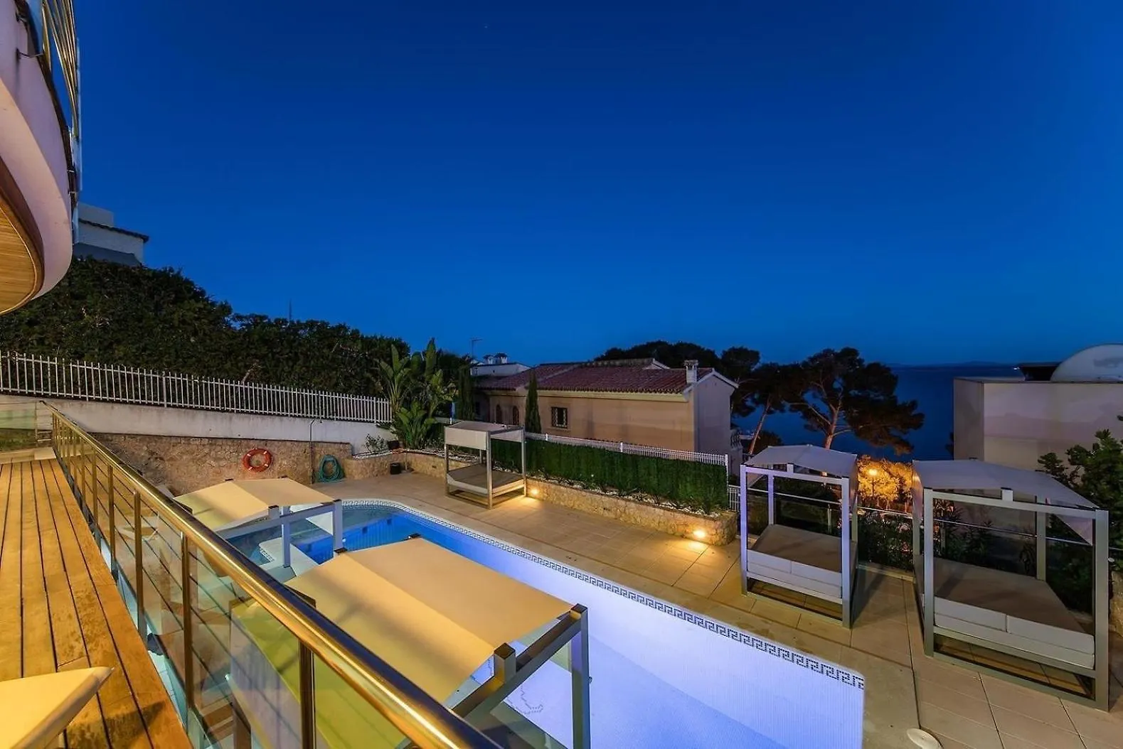 度假居 Atemberaubende Villa Mit Whirlpool, Beheiztem Pool Und Meerblick In Aucanada Alcanada