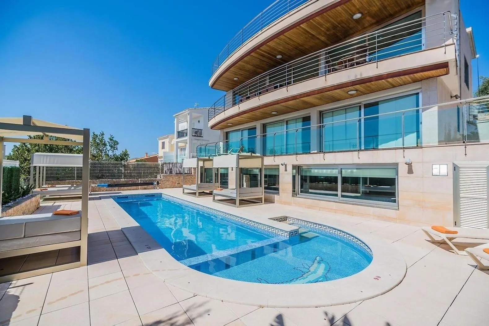 Atemberaubende Villa Mit Whirlpool, Beheiztem Pool Und Meerblick In Aucanada location